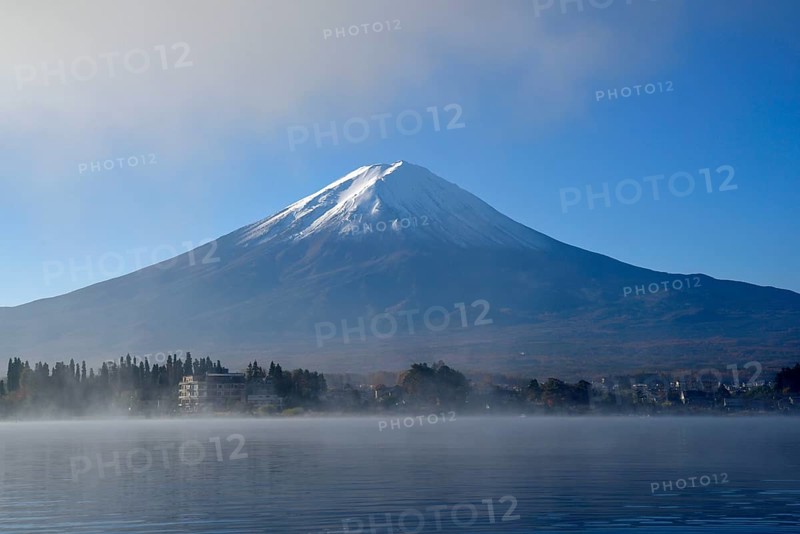 Volcano Fuji or Fudschijama with snow-capped summit, 3776 m high volcano, at Lake Kawaguchi, Fujikawaguchiko, Yamanashi Prefecture, Honshu Island, Japan, Asia