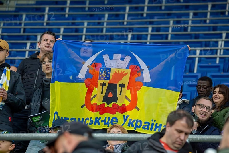 Football UEFA Europa League, 2024/25 season, matchday 2: TSG Hoffenheim v Dynamo Kiev. Picture: Dynamo Kiev fans hold up the Luhansk flag