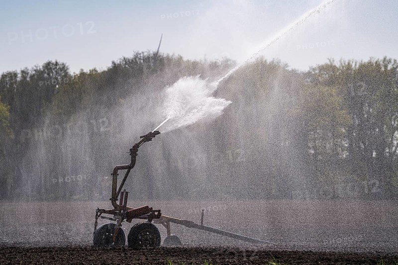Artificial irrigation of a potato field in April, with a sprinkler system, long drought in spring makes this necessary, for the total of 7.5 hectares 3 full days are needed to get the necessary moisture for the freshly sown potato plants, south of Straelen, Lower Rhine, North Rhine-Westphalia, Germany, Europe