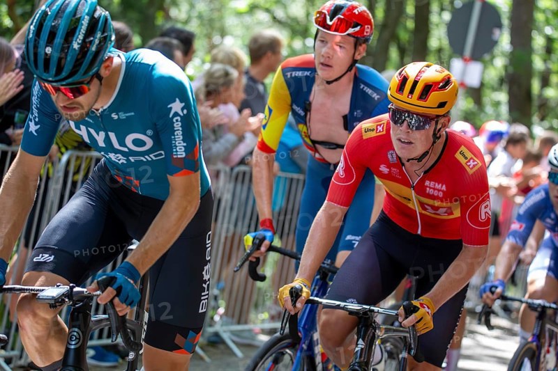 Lidl Deutschland Tour 2024 (cycling), 4th stage and last stage From Annweiler am Trifels to Saarbrücken (182, 7 KM) . Image: Arrival at the Kalmit, the highest mountain in the Palatinate Forest