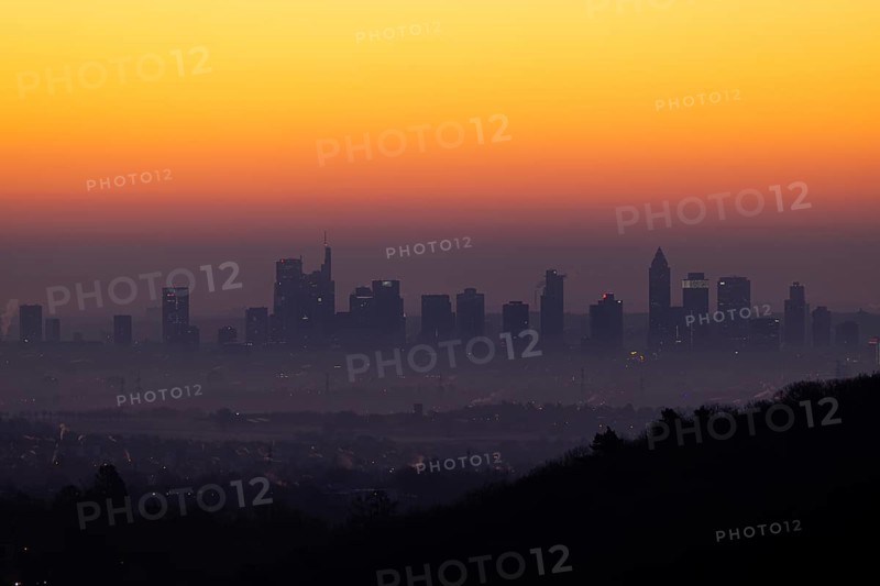 Shortly in front of sunrise, the sky behind the Frankfurt banking skyline turns yellow and orange, Frankfurt am Main, Kronberg Malerblick, Hesse, Germany, Europe