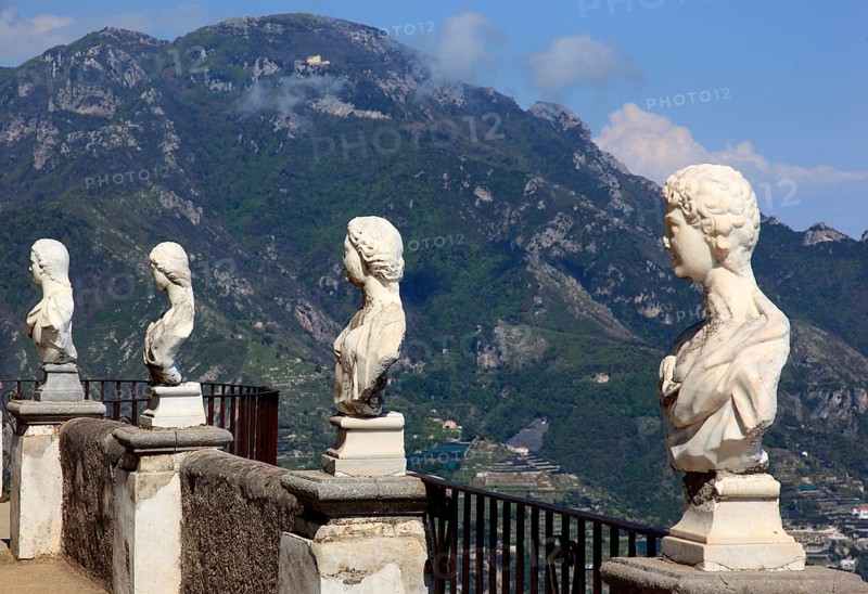 Marble busts on the Belvedere, balustrade, Terrazza dell'Infinito of Villa Cimbrone, Ravello on the Italian Amalfi Coast, Province of Salerno, Campania, Italy, Europe