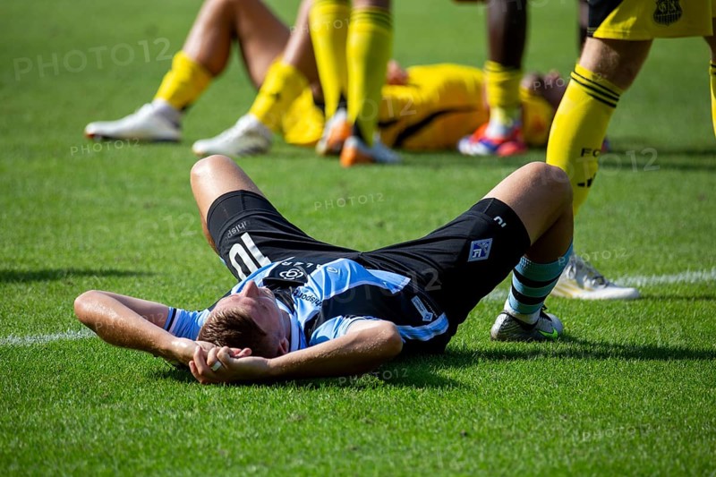 Football 3rd division, season 2024/25, matchday 4: Waldhof Mannheim against 1. FC Saarbrücken. Picture: Picture: Martin Kobylanski (10, Mannheim) exhausted and sad after the 1-0 defeat