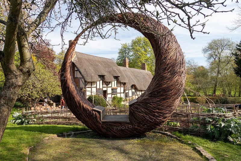 Anne Hathaway's Cottage framed by a round wicker seat, Shottery, Stratford-upon-Avon, Warwickshire, England, United Kingdom, Europe