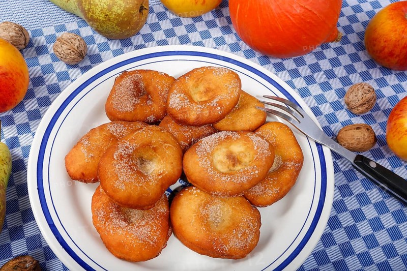 Swabian cuisine, harvest cakes, dessert, dessert, fat baked goods, doughnuts, fried food, lard noodles, arranged on a plate, grandmother's kitchen, regional, home cooking, typical Swabian, classic recipe, traditional cuisine, food photography, autumn atmosphere, apples, pears, nuts, still life, studio, Germany, Europe