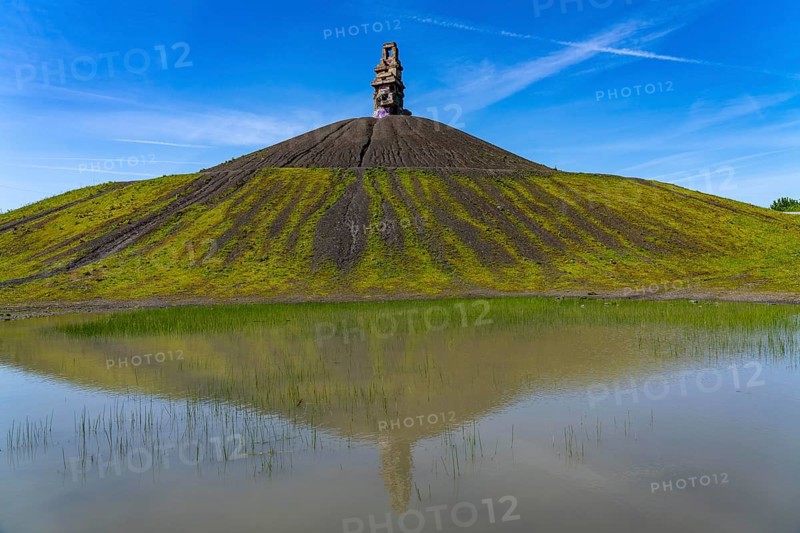 Rheinelbe spoil tip in Gelsenkirchen, 100 metre high spoil tip, landscape park, with the sculpture Himmelsleiter, made from concrete parts of the former Rheinelbe colliery, Gelsenkirchen, North Rhine-Westphalia, Germany, Europe