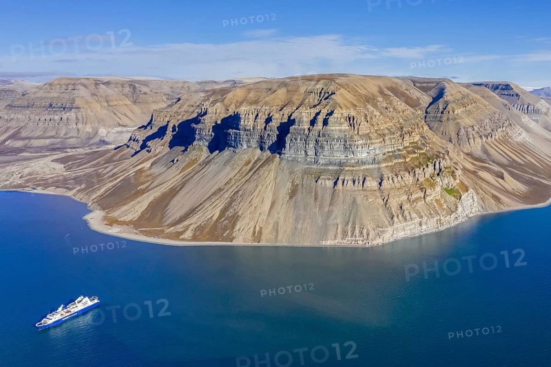 Cruise ship of Iceland ProCruises and Skansbukta in the outer Billefjorden, Billefjord, southeast of Dickson Land, Svalbard, Spitsbergen, Norway, Europe