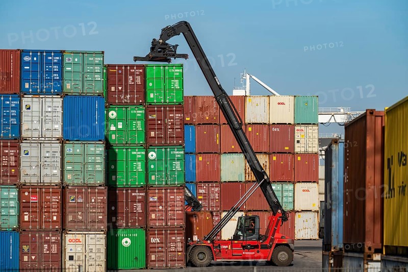 Port of Duisburg Ruhrort, DeCeTe, Duisburger Container-Terminal, container loading, loading and unloading, Duisport, Duisburger Hafen AG, Duisburg, North Rhine-Westphalia, Germany, Europe