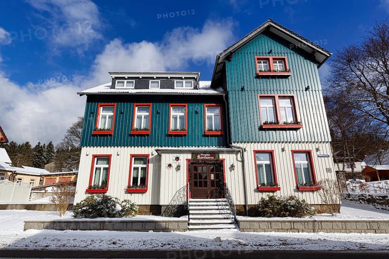 Holiday home in the snow, sunny winter weather, Schierke, Wernigerode, Harz National Park, Saxony-Anhalt, Germany, Europe