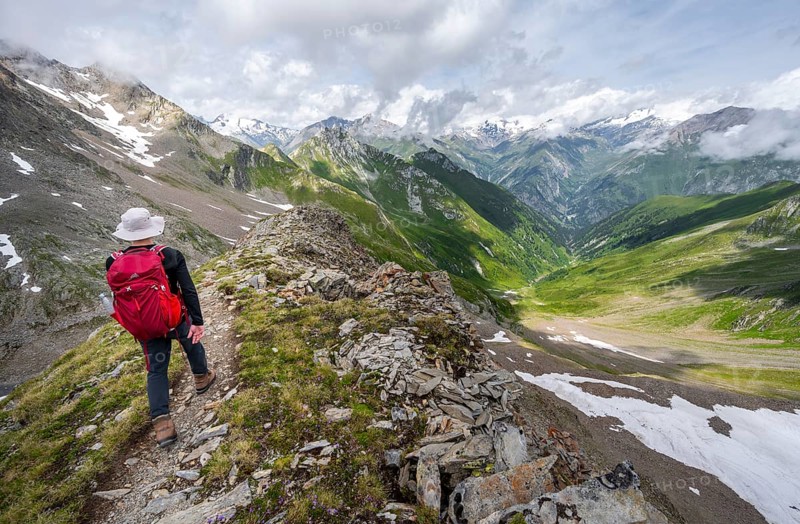 Mountaineers on a hiking trail on the Mittagskögele, view of mountain peaks of the Venediger group and the Lasnitzental valley, Lasörling Höhenweg, Lasörling group, Hohe Tauern National Park, East Tyrol, Tyrol, Austria, Europe