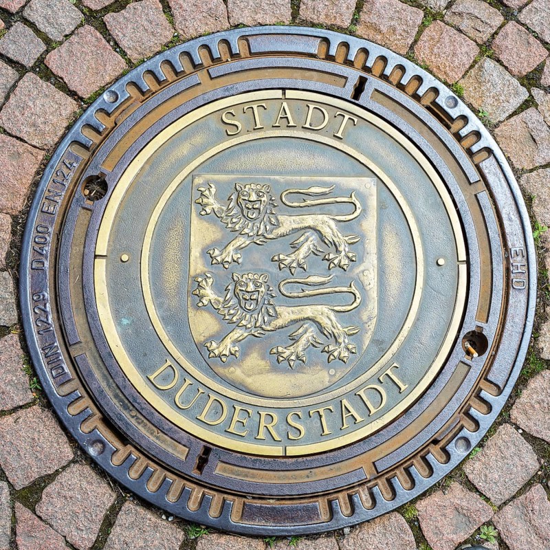 Manhole cover with coat of arms and inscription City of Duderstadt, Lower Saxony, Germany, Europe