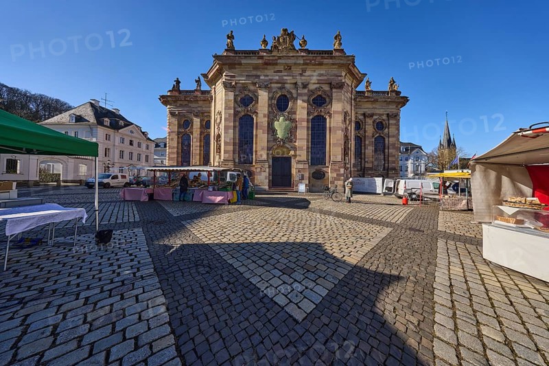 Ludwigskirche, weekly market market, market stalls, cobblestones, square, blue sky, cloudless, Am Ludwigsplatz, Saarbrücken, state capital, Regionalverband Saarbrücken, Saarland, Germany, Europe