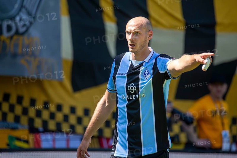Football 3rd division, season 2024/25, matchday 37: Waldhof Mannheim vs Dynamo Dresden***Picture: Henning Matriciani (20, Mannheim)