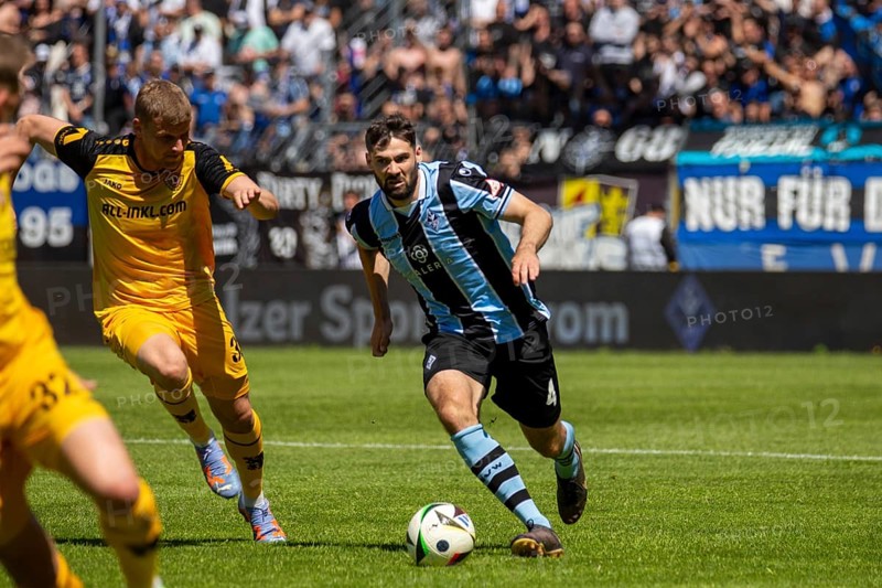 Football 3rd division, season 2024/25, matchday 37: Waldhof Mannheim vs Dynamo Dresden***On the ball: Tim Sechelmann (4, Mannheim)