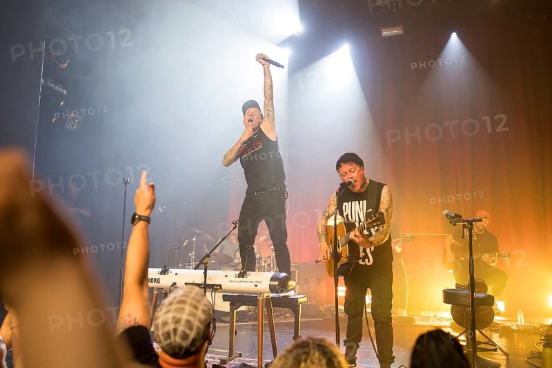 Ingo Knollmann (singer and keyboarder) and Guido Knollmann (singer and guitarist) of the Donots live on Schwert aus Holz Tour at Berlin's Heimathafen Neukölln on 02.05.2025