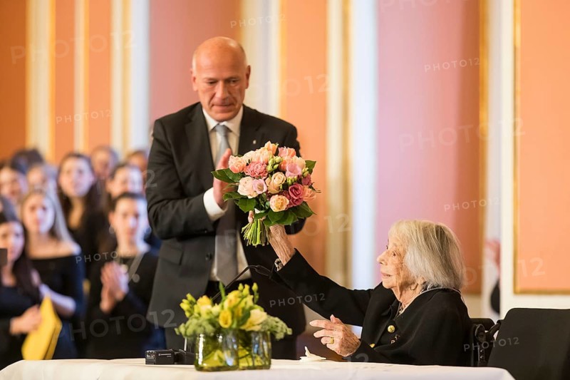 Margot Friedländer (Holocaust survivor and honorary citizen of the city of Berlin) is congratulated by Kai Wegner (Governing Mayor of Berlin) after her reading at the commemorative event organised by the Senate and Berlin House of Representatives to mark the 80th anniversary of the end of the Second World War, Berlin, 7 May 2025