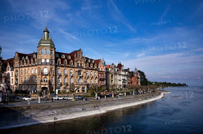 Art Nouveau facades, historic town houses on Seestraße with the Seerhein, Constance funnel, Lake Constance, Constance, Baden-Württemberg, Germany, Europe