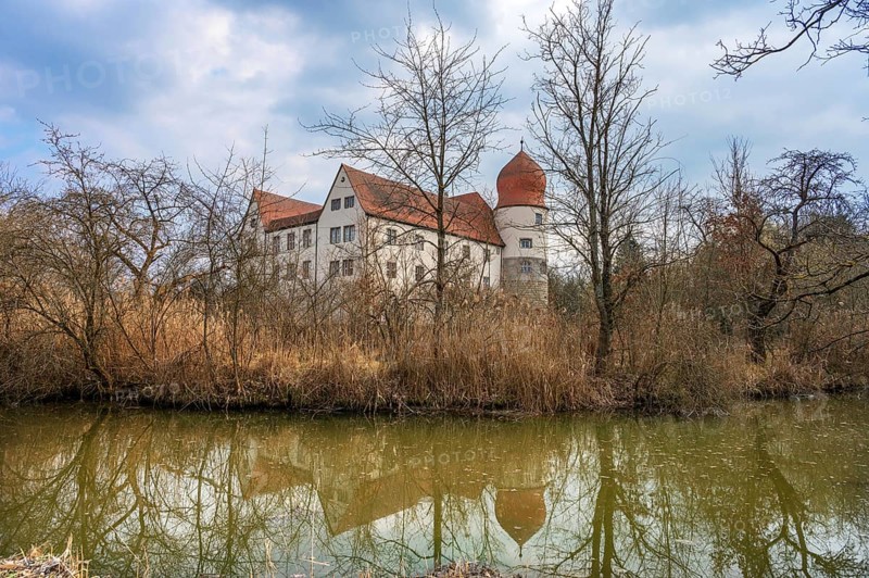 Moated castle, built by the Lords of Degenfeld between 1596 and 1597, Neuhaus, Middle Franconia, Bavaria, Germany, Europe