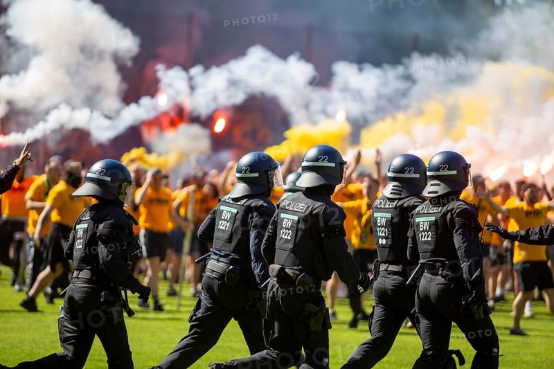 Football 3rd division, 2024/25 season, matchday 37: Waldhof Mannheim v Dynamo Dresden***Pure enthusiasm and a stampede by Dresden fans after the final whistle and promotion to the 2nd division. The police push the fans back