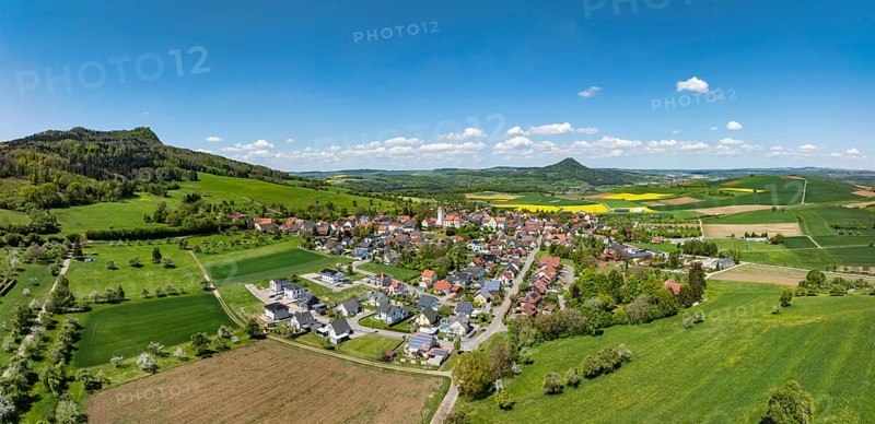 Aerial view, panorama, view of the municipality Weiterdingen in Hegau, left the Hegau volcano Hohenstoffeln, right on the horizon the Hohenhewen, district Konstanz, Baden-Württemberg, Germany, Europe