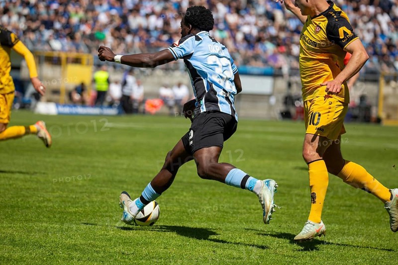Football 3rd division, season 2024/25, matchday 37: Waldhof Mannheim vs Dynamo Dresden***On the ball: Kennedy Okpala (32, Mannheim)