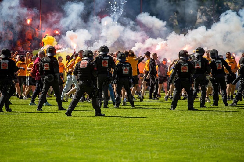 Football 3rd division, 2024/25 season, matchday 37: Waldhof Mannheim v Dynamo Dresden***Pure enthusiasm and a stampede by Dresden fans after the final whistle and promotion to the 2nd division. The police push the fans back