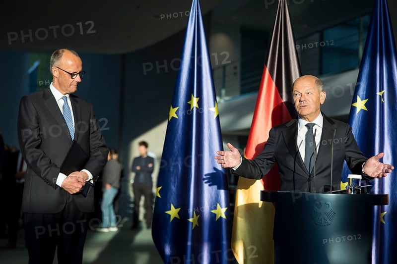 Handover of office from Olaf Scholz (SPD), former Federal Chancellor, to Friedrich Merz (CDU), Federal Chancellor of the Federal Republic of Germany, in the Federal Chancellery, Berlin, 6 May 2025