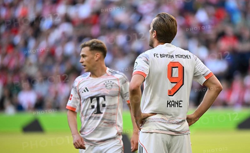 Harry Kane FC Bayern Munich FCB (09) Joshua Kimmich FC Bayern Munich FCB (06) pensive Allianz Arena, Munich, Bavaria, Germany, Europe