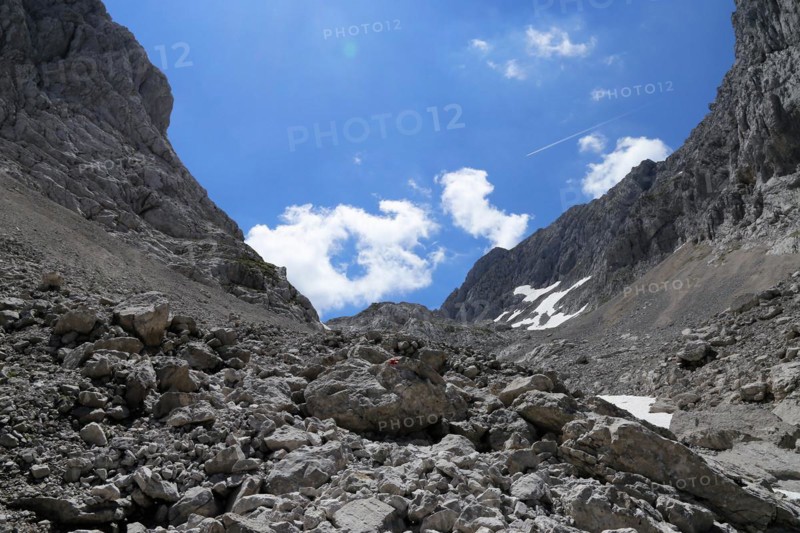 Travelling in the Wilder Kaiser on the Eggersteig to Ellmauer Tor (Tyrol)
