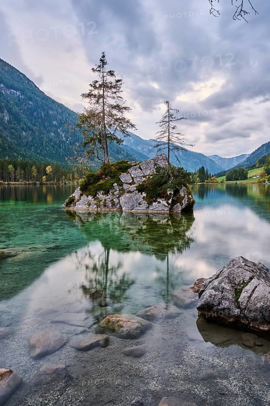 Hintersee in autumn colours, Ramsau, Berchtesgaden National Park, Berchtesgadener Land district, Upper Bavaria, Bavaria, Germany, Europe