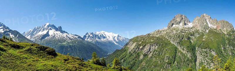Mountain panorama with glaciated mountain peaks, Aiguille Verte with Aiguille du Midi and Mont Blanc, hike to Aiguillette des Posettes, Chamonix, Haute-Savoie, France, Europe