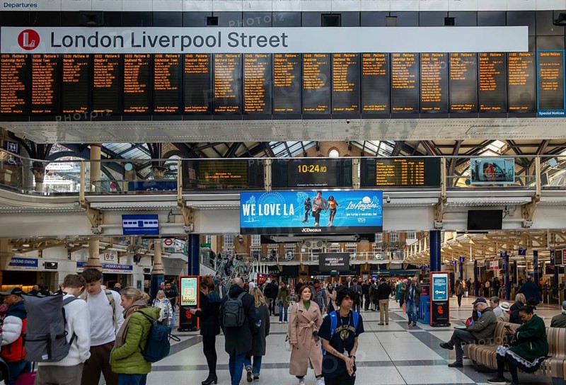 Concourse busy with passengers, Liverpool Street railway station, London, England, UK