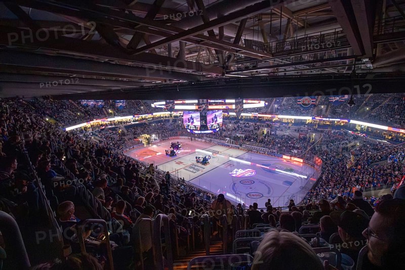 DEL, German Ice Hockey League season 2024/25, playoff quarter-finals, game 5: Adler Mannheim vs Red Bull Munich***View of the SAP Arena shortly in front of the start of the game. 12049 spectators provided a good backdrop on Tuesday evening