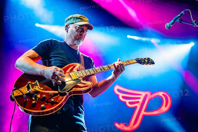 Joey Santiago, guitarist of the Pixies live on The Night The Zombies Came - 2025 European Tour at the Tempodrom in Berlin on 01.05.2025