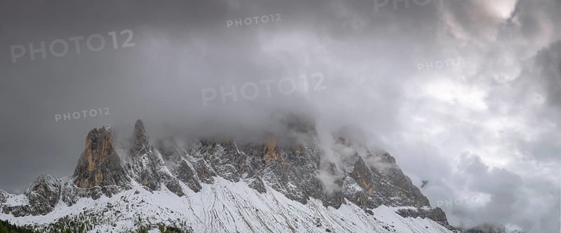 View of part of the Odle group from the Gampen meadow, Dolomites, snow, Puez-Odle nature park Park, St. Magdalena, Funes, Funes, Funes Valley, South Tyrol, Italy, Europe