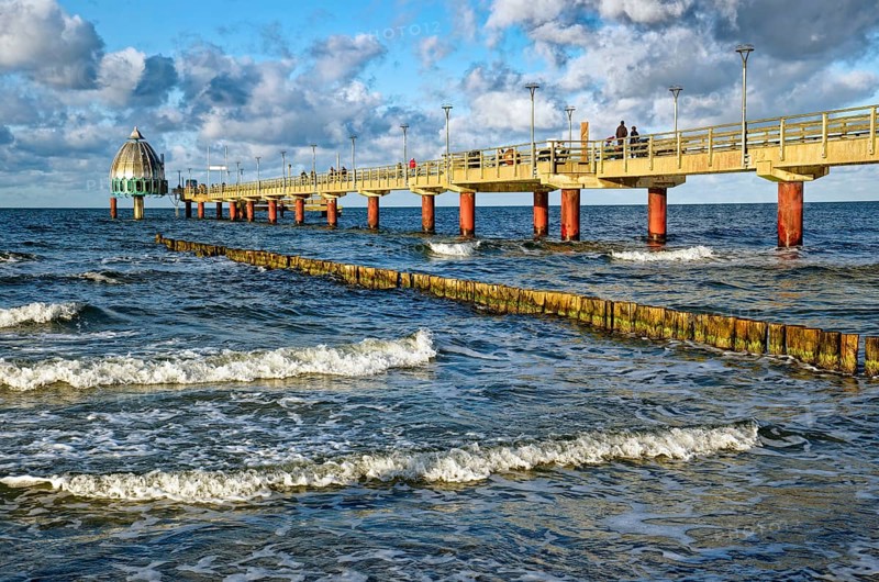 Diving gondola at the Zingst pier, cloudy mood and waves, Baltic Sea coast, Zingst, Fischland-Darß-Zingst peninsula, Mecklenburg-Western Pomerania, Germany, Europe
