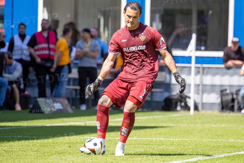 Football 3rd division, season 2024/25, matchday 37: Waldhof Mannheim vs Dynamo Dresden***Tim Stanislaw Schreiber (1, Dresden)