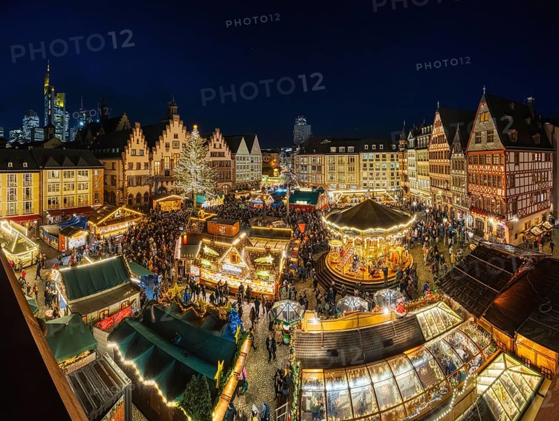 The Frankfurt Christmas Market was officially opened on 21.11.2022 with the switching on of the lights of Christmas tree Manni., Römerberg, Frankfurt am Main, Hesse, Germany, Europe
