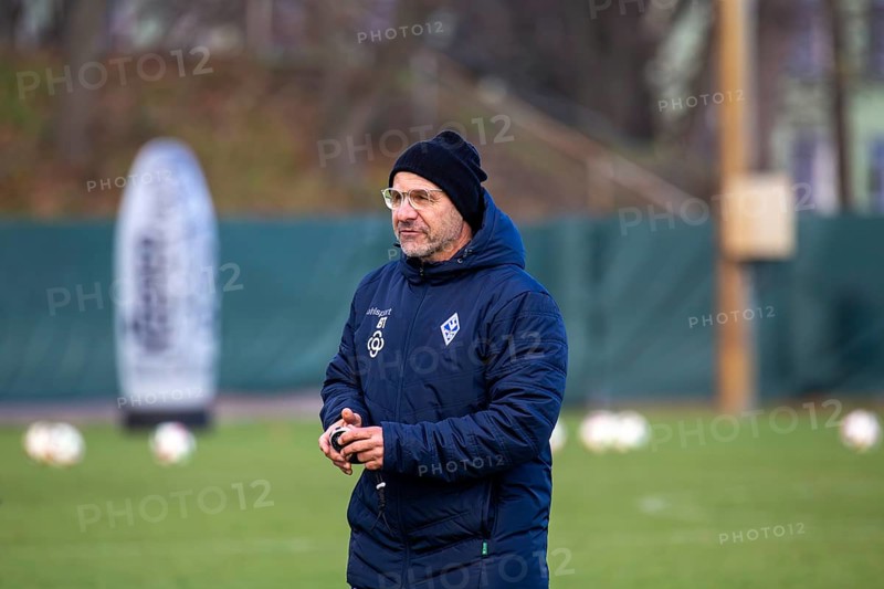 Bernhard Trares at SV Waldhof Mannheim training session