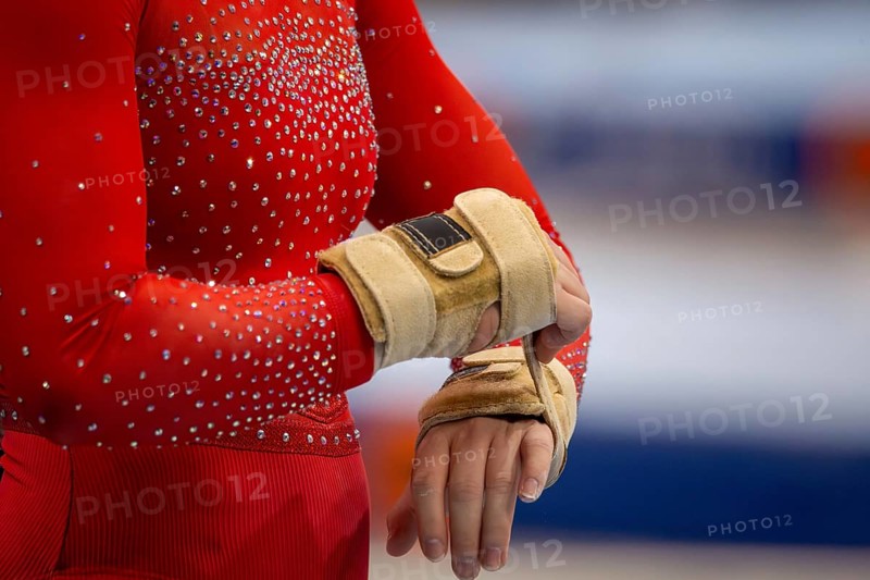 Symbolic image of apparatus gymnastics: close-up of a gymnast putting on her straps