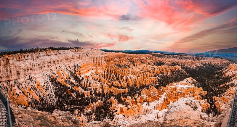 Beautiful views before starting the Queens Garden Train trekking in Bryce National Park, Utah. United States