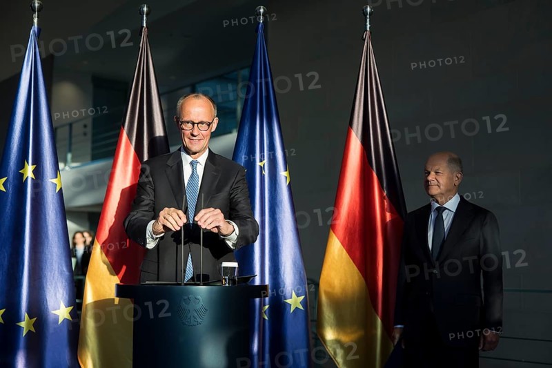 Handover of office from Olaf Scholz (SPD), former Federal Chancellor, to Friedrich Merz (CDU), Federal Chancellor of the Federal Republic of Germany, in the Federal Chancellery, Berlin, 6 May 2025