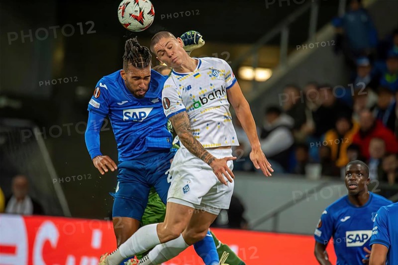 Football UEFA Europa League, 2024/25 season, matchday 2: TSG Hoffenheim v Dynamo Kiev. Picture: Header duel between Kevin Akpoguma and Volodymyr Brazhko (6, Kiev)