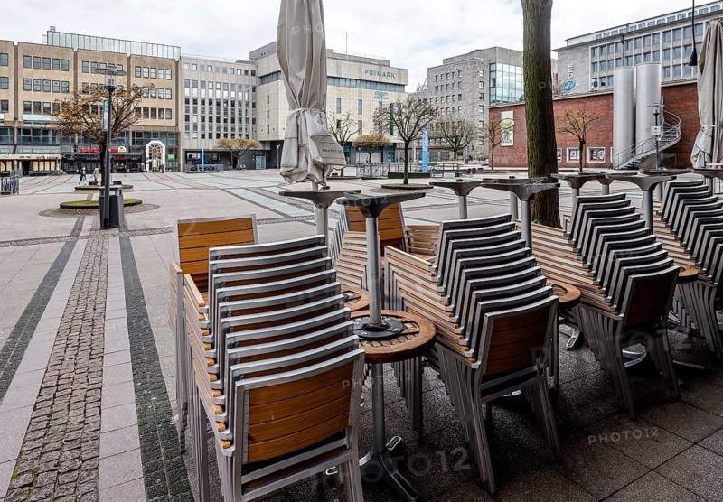 Deserted city centre with closed restaurants and shops due to corona pandemic contact ban, Kennedyplatz, Essen, Ruhr area, North Rhine-Westphalia, Germany, Europe
