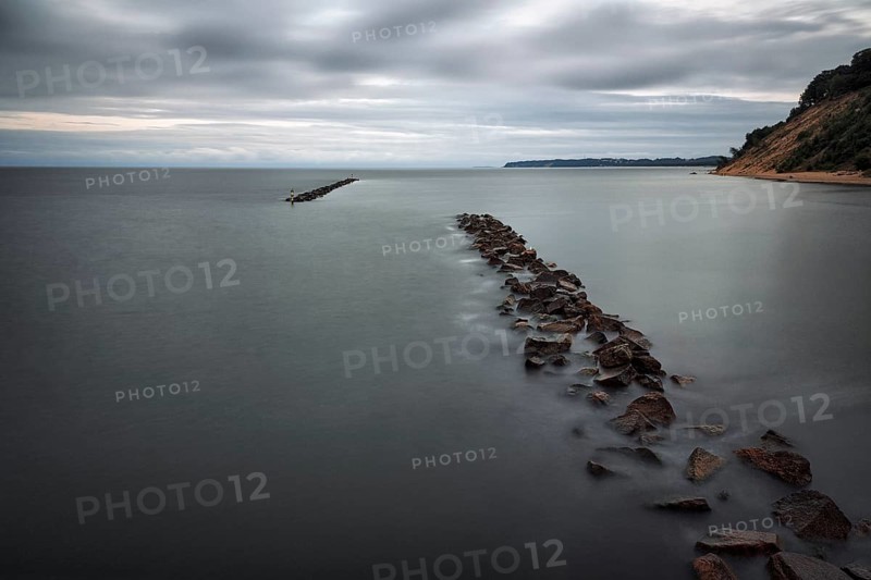 Coastal protection made of boulders, coastline on the Baltic Sea, dusk, long exposure, Baltic Sea resort Sellin, Rügen Island, Mecklenburg-Western Pomerania, Germany, Europe