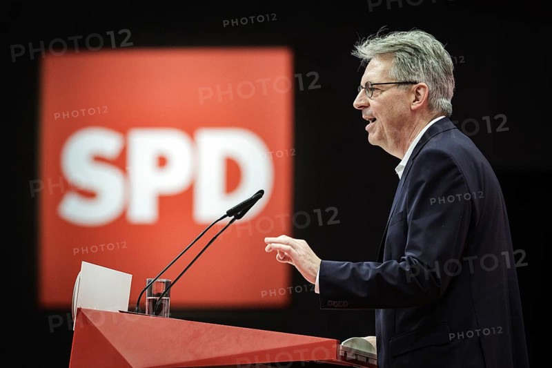 Achim Post, MdB, SPD, aufgenommen im Rahmen des Bundesparteitages der Sozialdemokratischen Partei Deutschland (SPD) in Berlin, 08.12.2023. Von Freitag bis Sonntag beraten die Delegierten ueber aktive Standort- und Industriepolitik, ein Jahrzehnt der Zuku