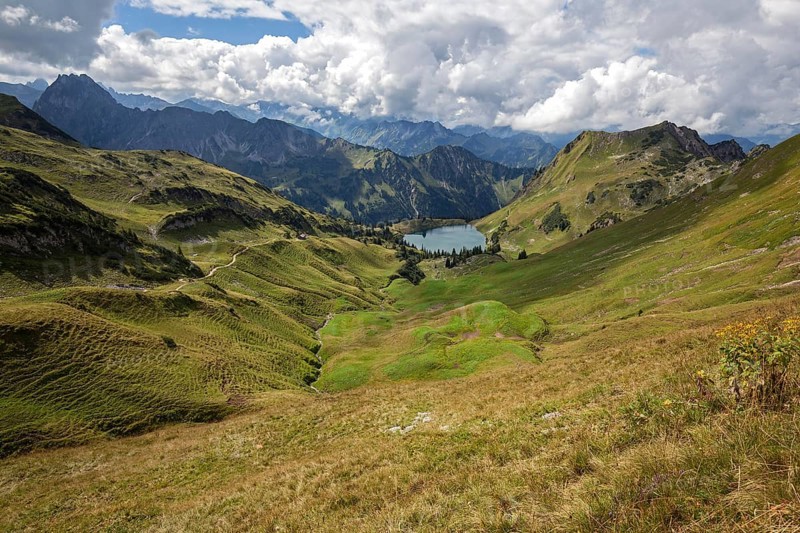 View of Seealpsee, Seeköpfel and Allgäu Alps, Nebelhorn, Oberstdorf, Oberallgäu, Allgäu, Bavaria, Germany, Europe