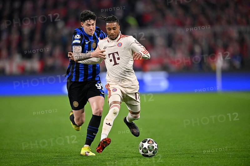 Duel, action Alessandro Bastoni Inter Milan (95) against Michael Olise FC Bayern Muenchen FCB (17) Champions League, Allianz Arena, Munich, Bavaria, Germany, Europe
