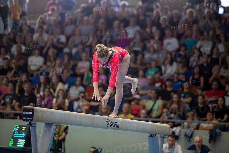 Olympic qualification in apparatus gymnastics in Rüsselsheim Picture: Karina Schönmaier on the balance beam