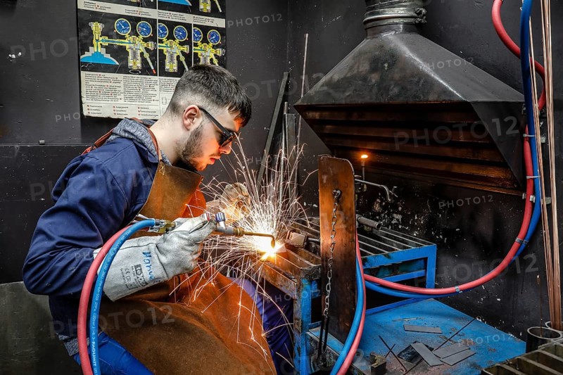 Remscheid, North Rhine-Westphalia, Germany - Trainees in metal professions here welding, Vocational Training Centre of the Remscheid metal and electrical industry. - FOR EDITORIAL USE ONLY!